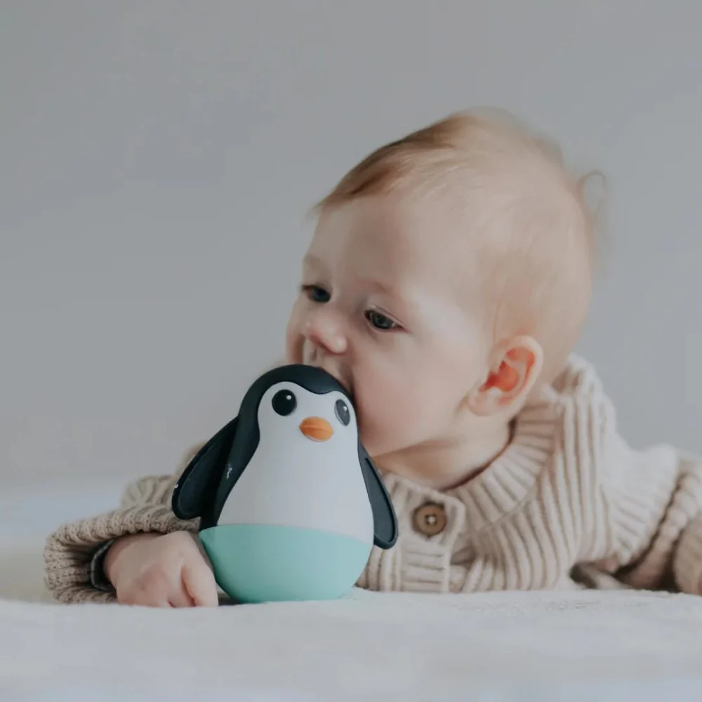 Jellystone Designs Kývající tučňák, světle modrý