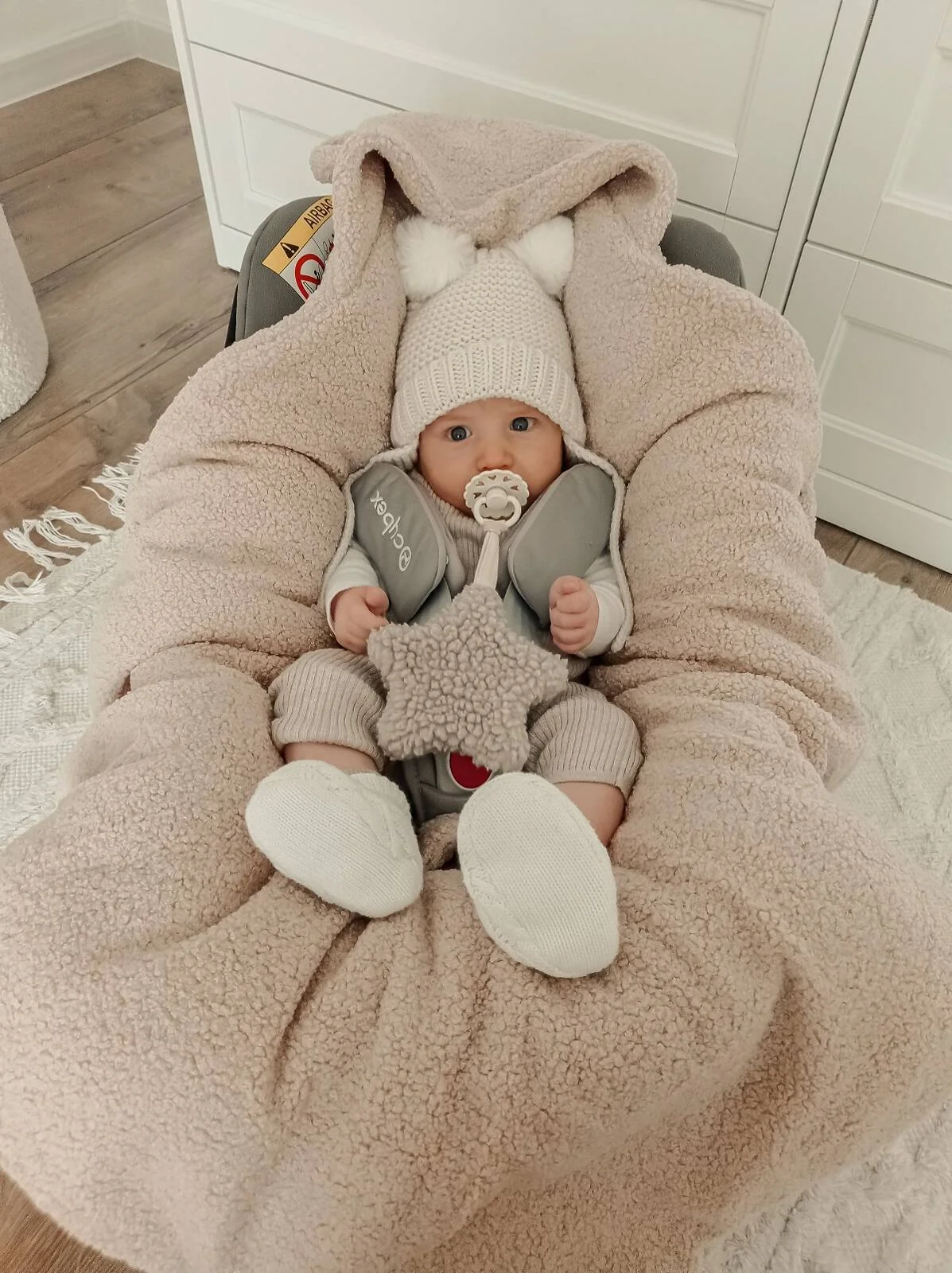 Baby Nellys Oteplený fusák, deka s kapucí do autosedačky Beránek - béžový