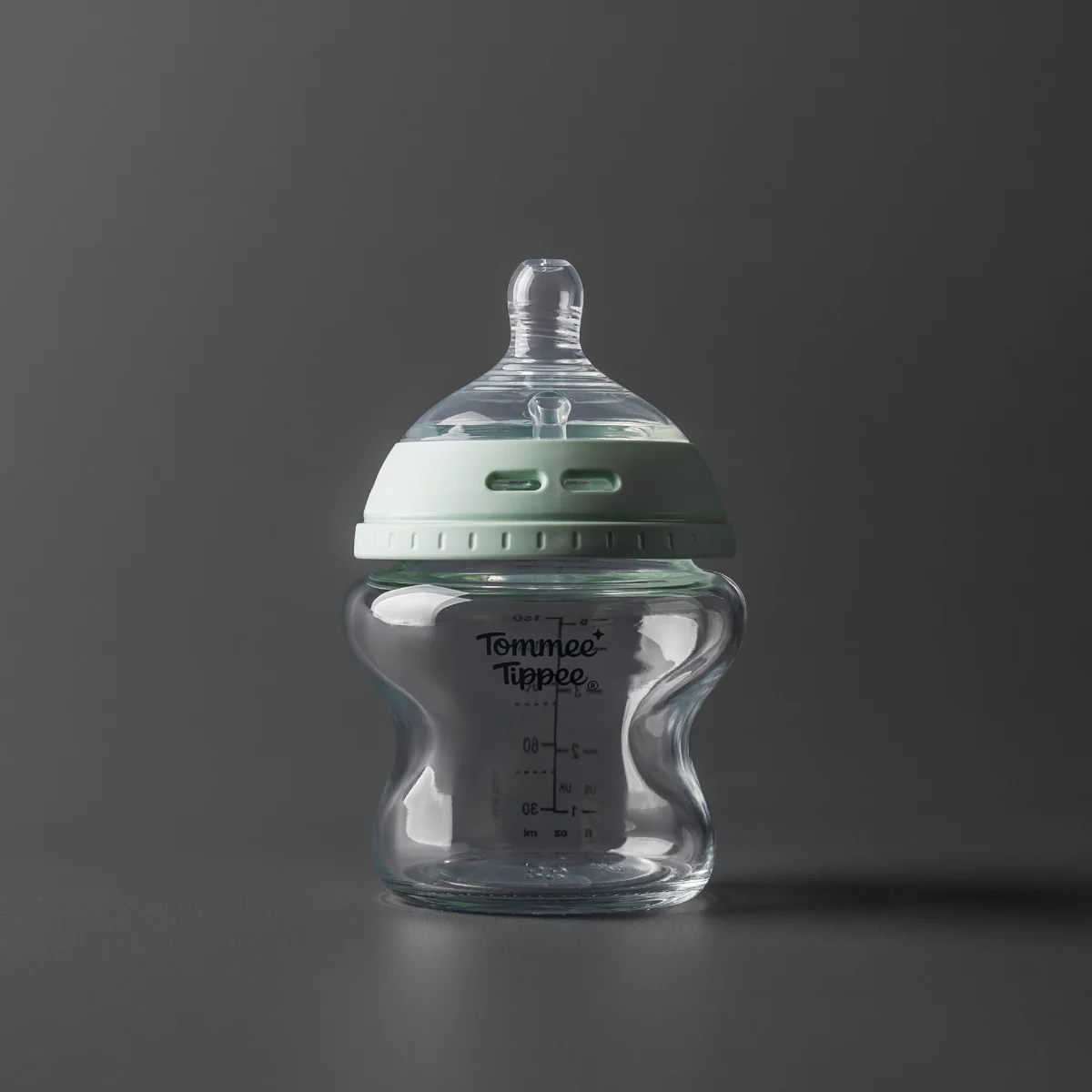 Tommee Tippee Samosterilizační lahev s Anti-Colic savičkou pomalý průtok skleněná 150 ml