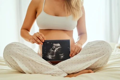Těhotenství a mateřství Těhotenství a mateřství