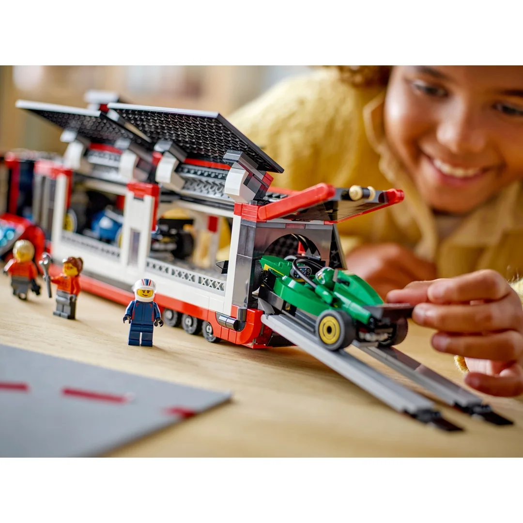 LEGO® City 60445 Kamion F1® s vozy F1® RB20 a AMR24