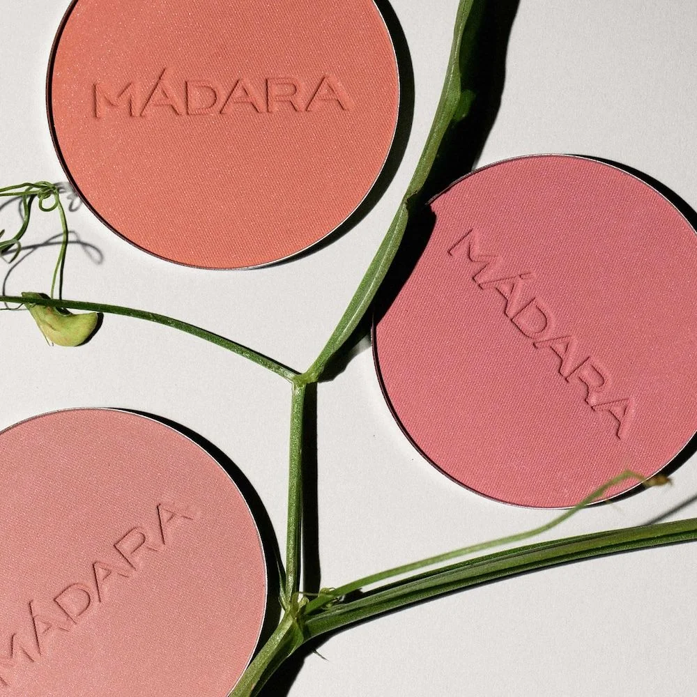 MÁDARA Magnetic Blush 2 Bare Blossom minerální tvářenka 6 g