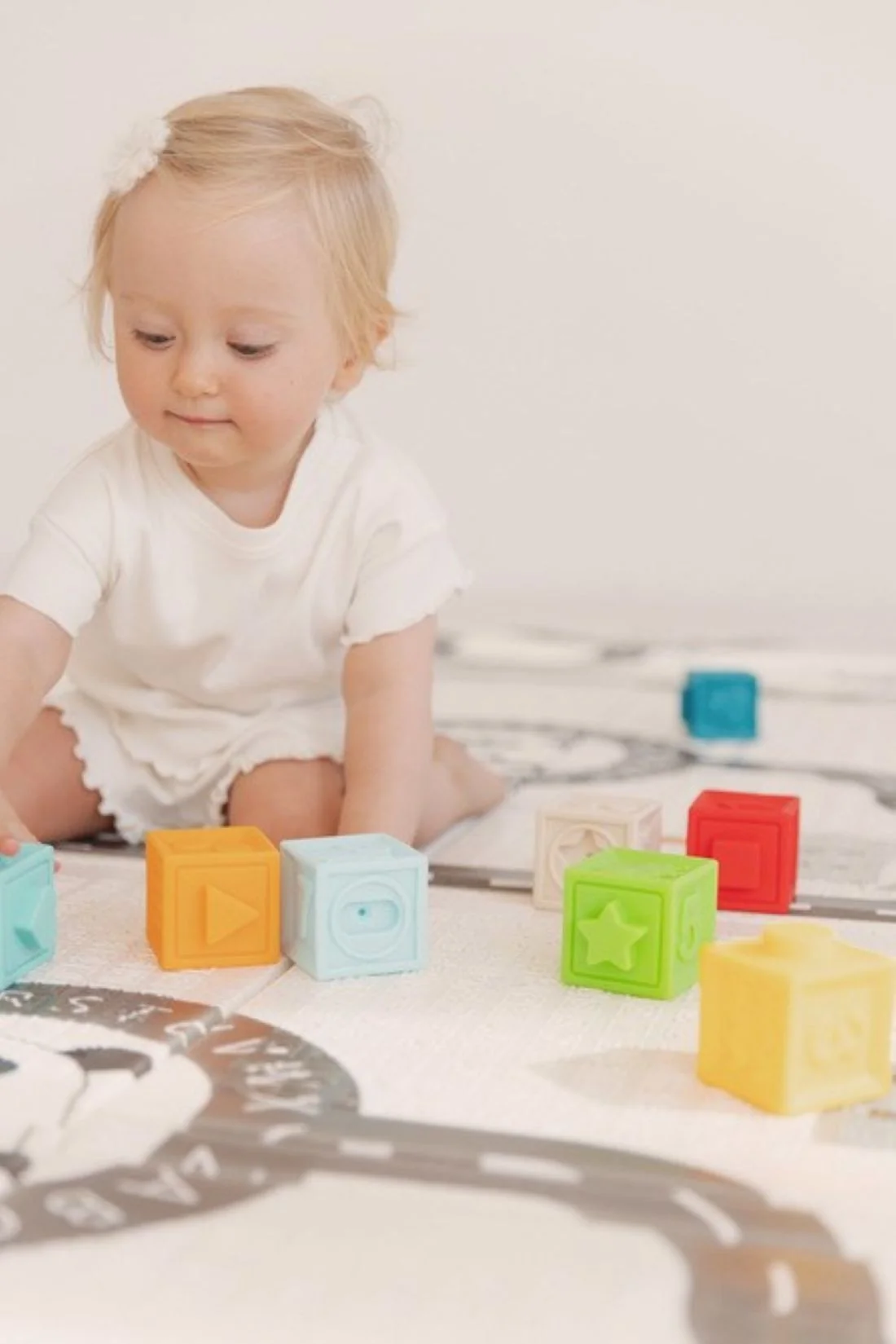 Toyz Měkké senzorické kostky 20 ks – s čísly a míčky, 6m+