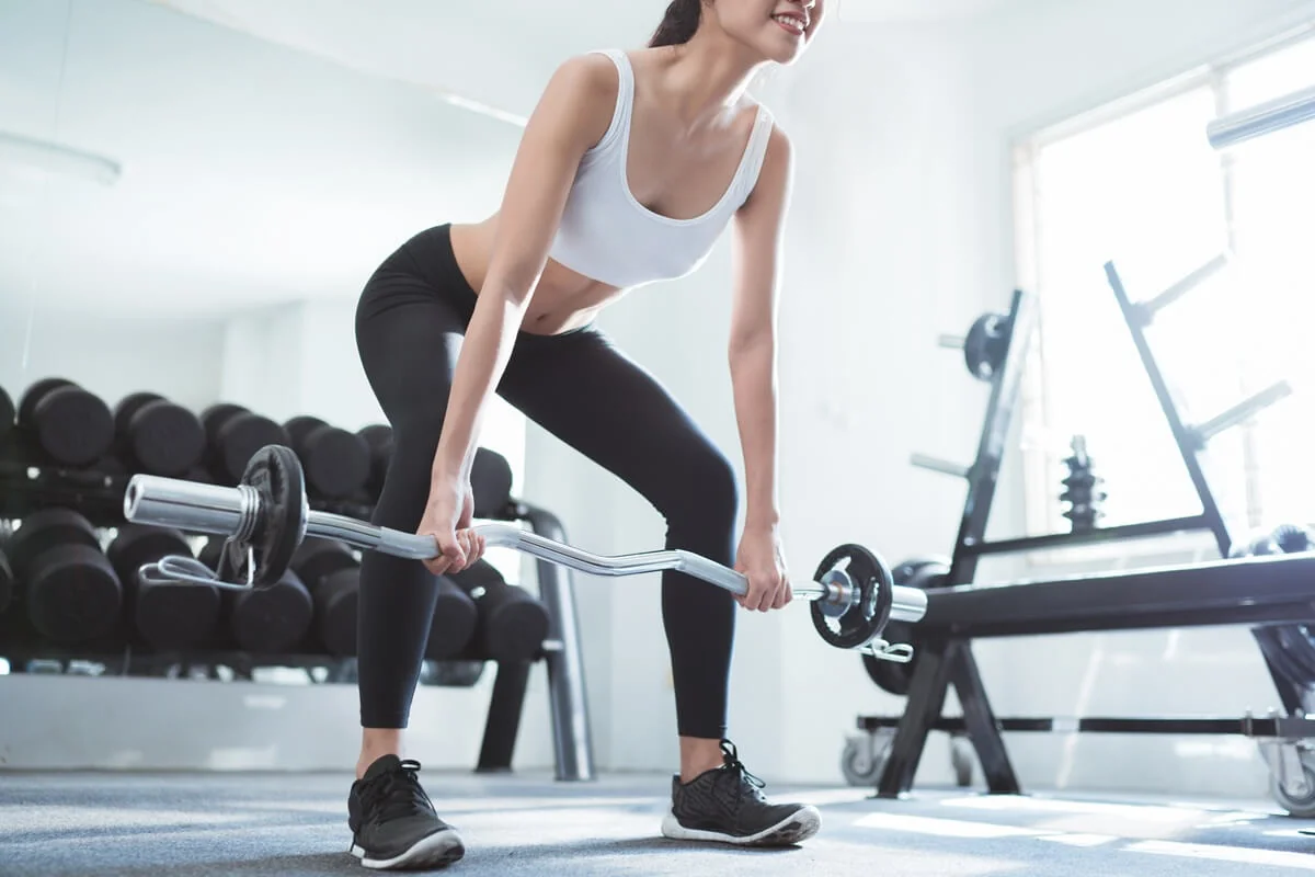 Mrtvý tah – správná technika, varianty a výhody deadliftu