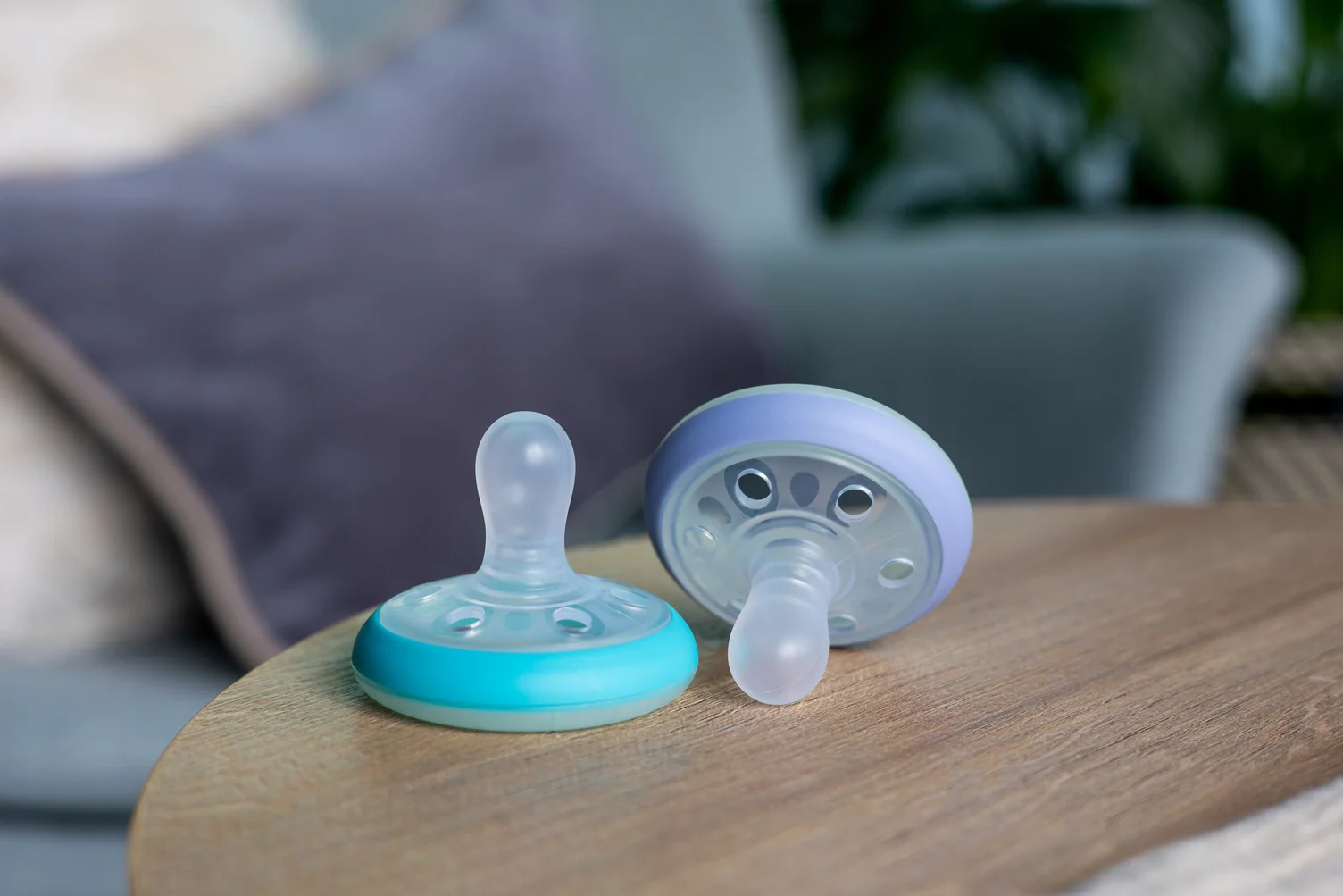 Tommee Tippee Dudlík Breast-like Night modrá 6-18m 2 ks