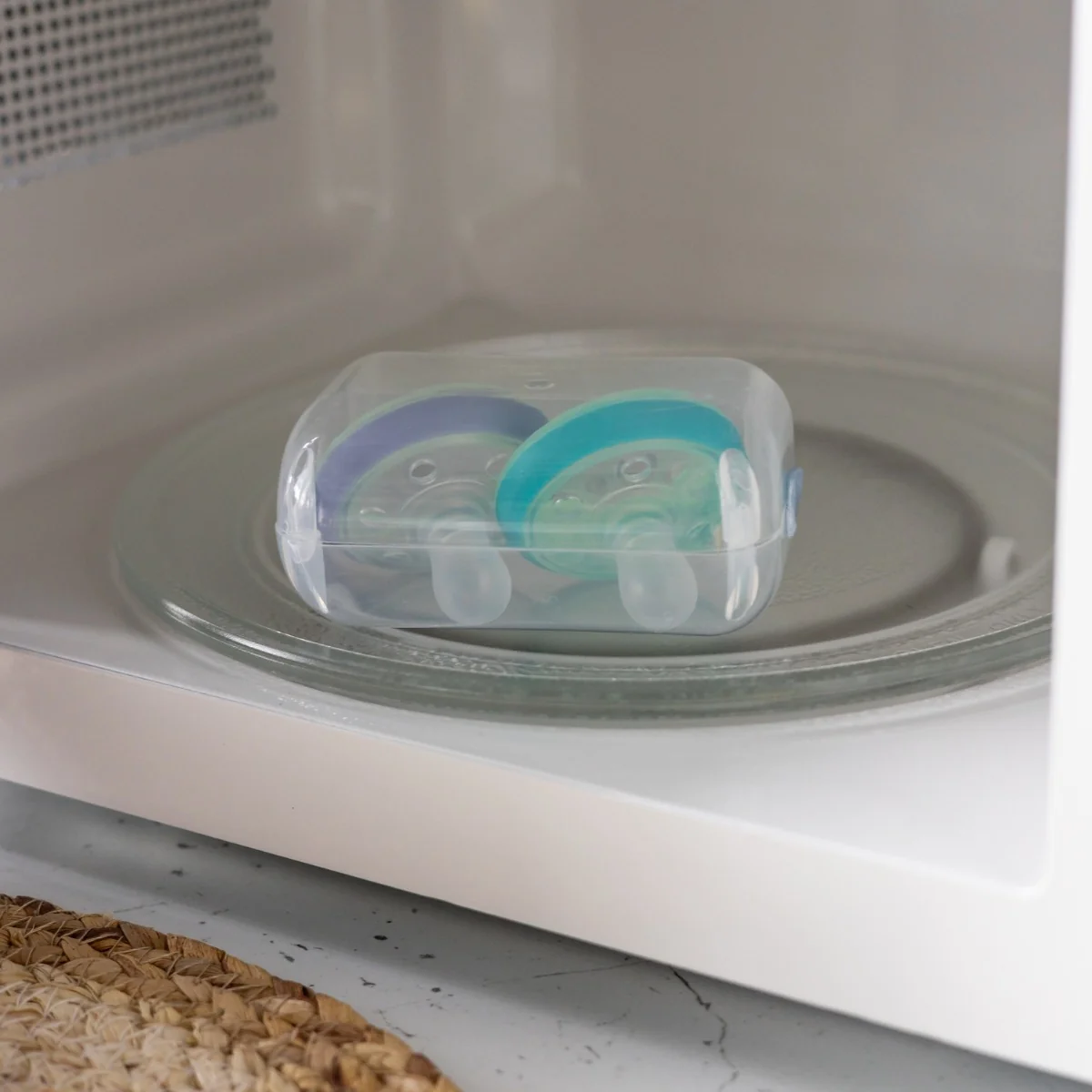 Tommee Tippee Dudlík Breast-like Night modrá 6-18m 2 ks