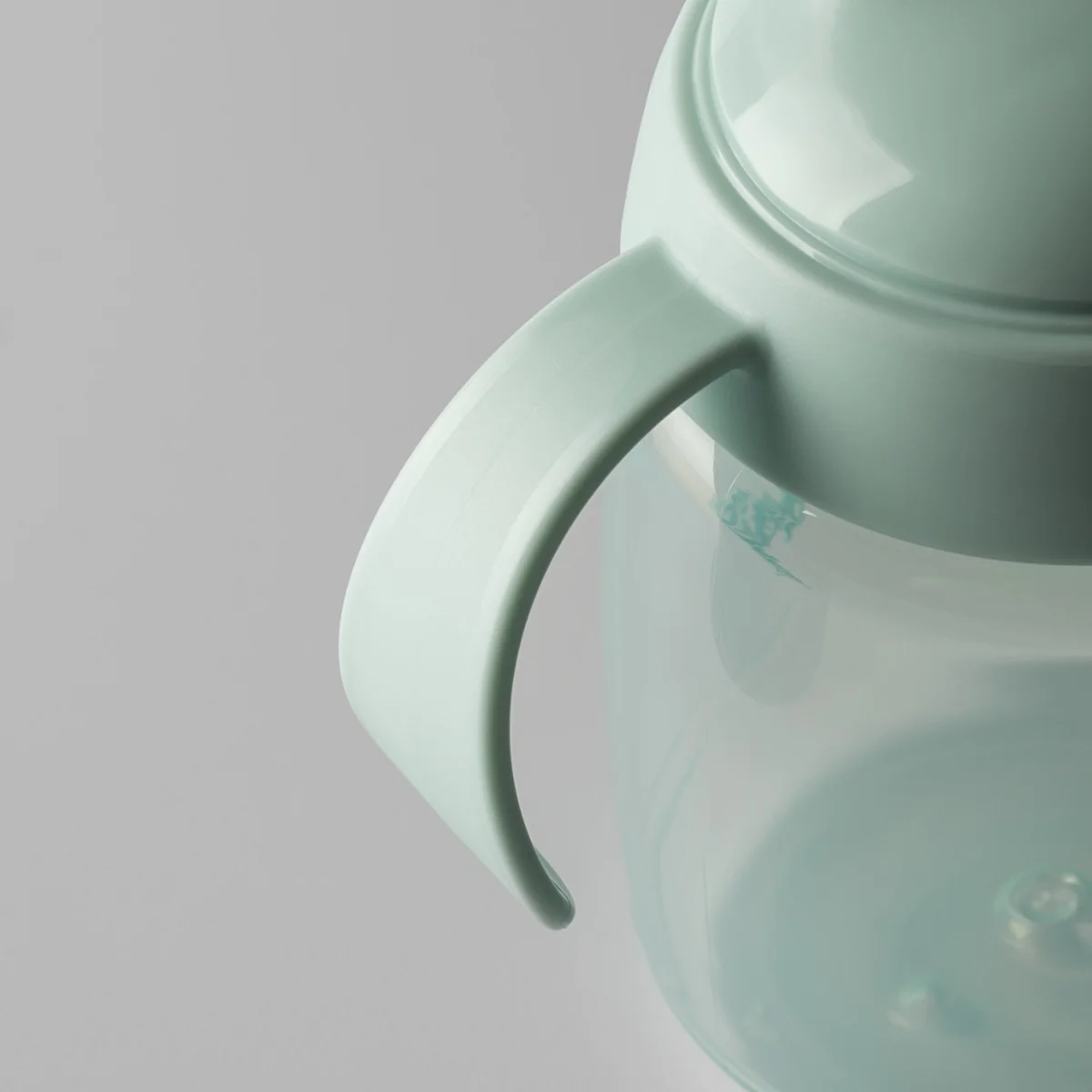 Tommee Tippee Tréninkový hrneček se savičkou 6m+ 240 ml zelený