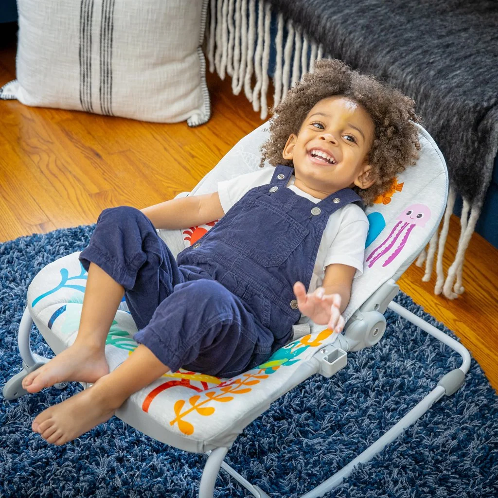 Baby Einstein Lehátko hudební vibrační Kick to It Opus do 18kg