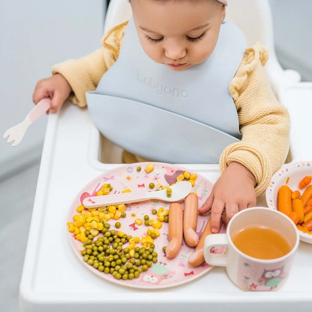 Babyono Bryndák měkký plastový s kapsou bez BPA grey 6m+