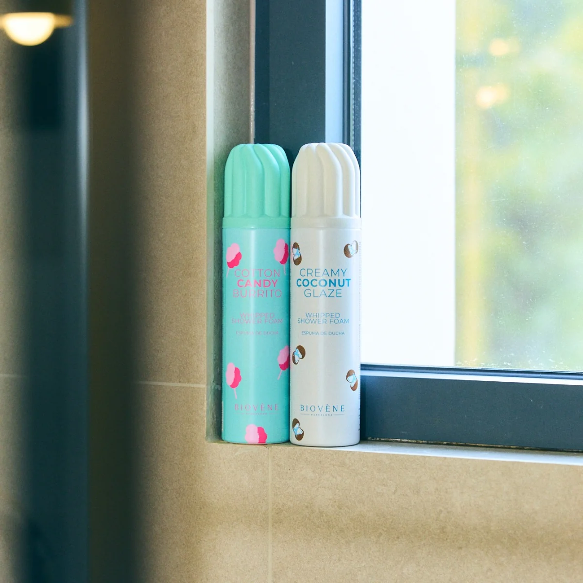 BIOVÉNE Šlehačková sprchová pěna Cotton Candy Burrito 250 ml