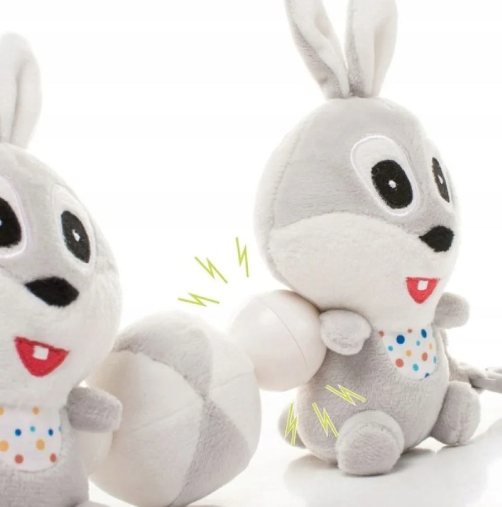 4 BABY Plyšové chrastítko, zábrana na kočárek, Rabbit, šedo/bílé