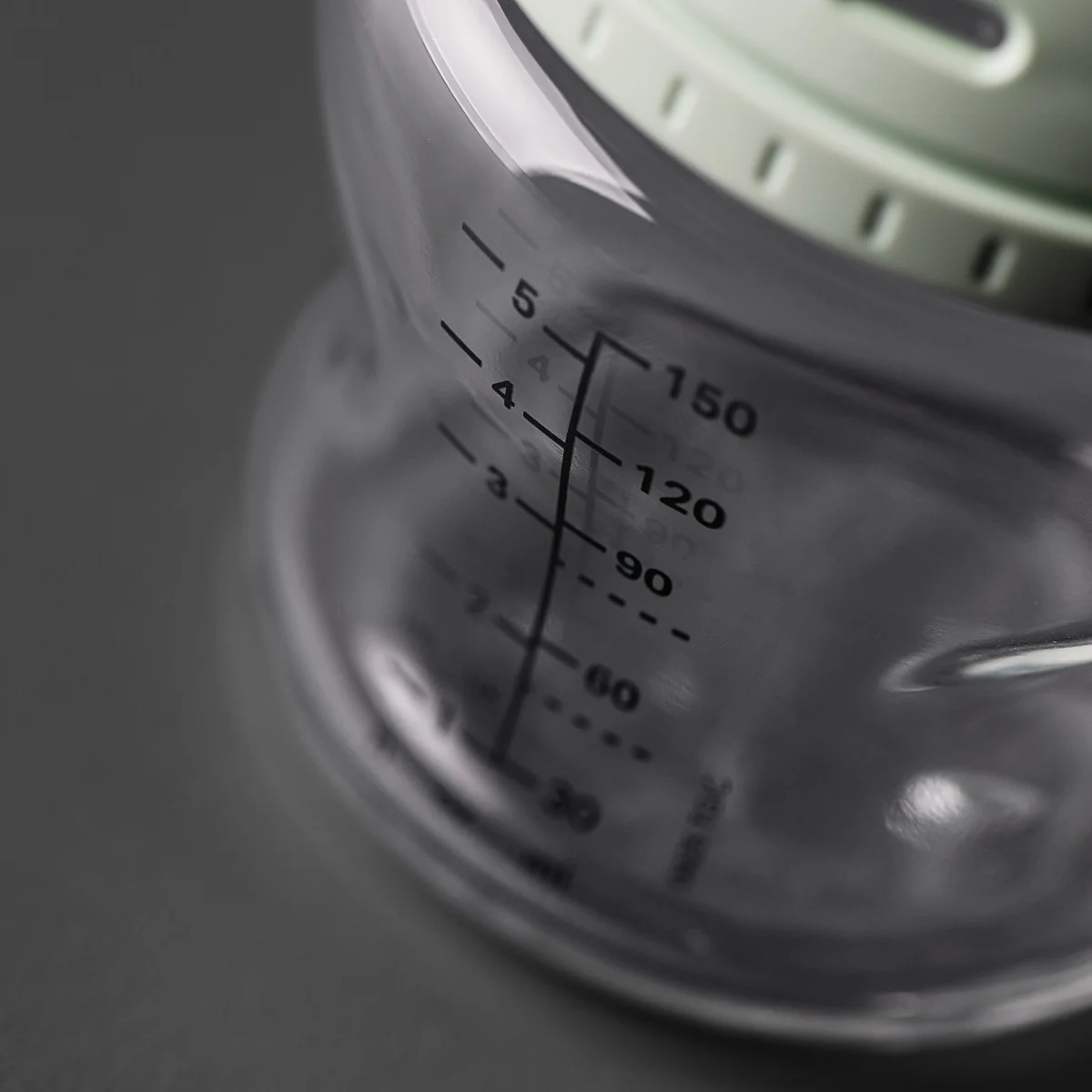 Tommee Tippee Samosterilizační lahev s Anti-Colic savičkou pomalý průtok skleněná 150 ml