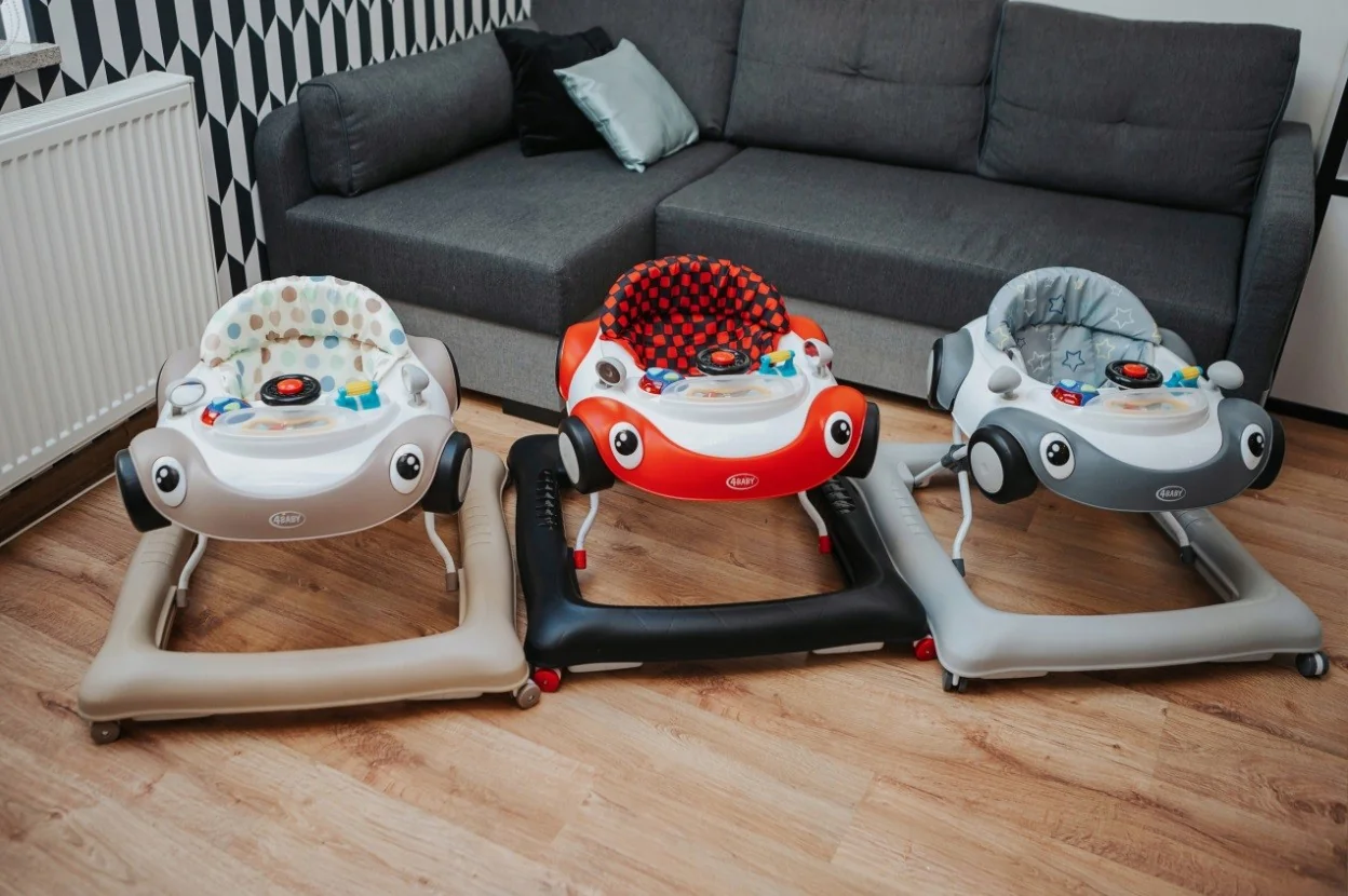 4 BABY Chodítko pro miminko Cars - červené