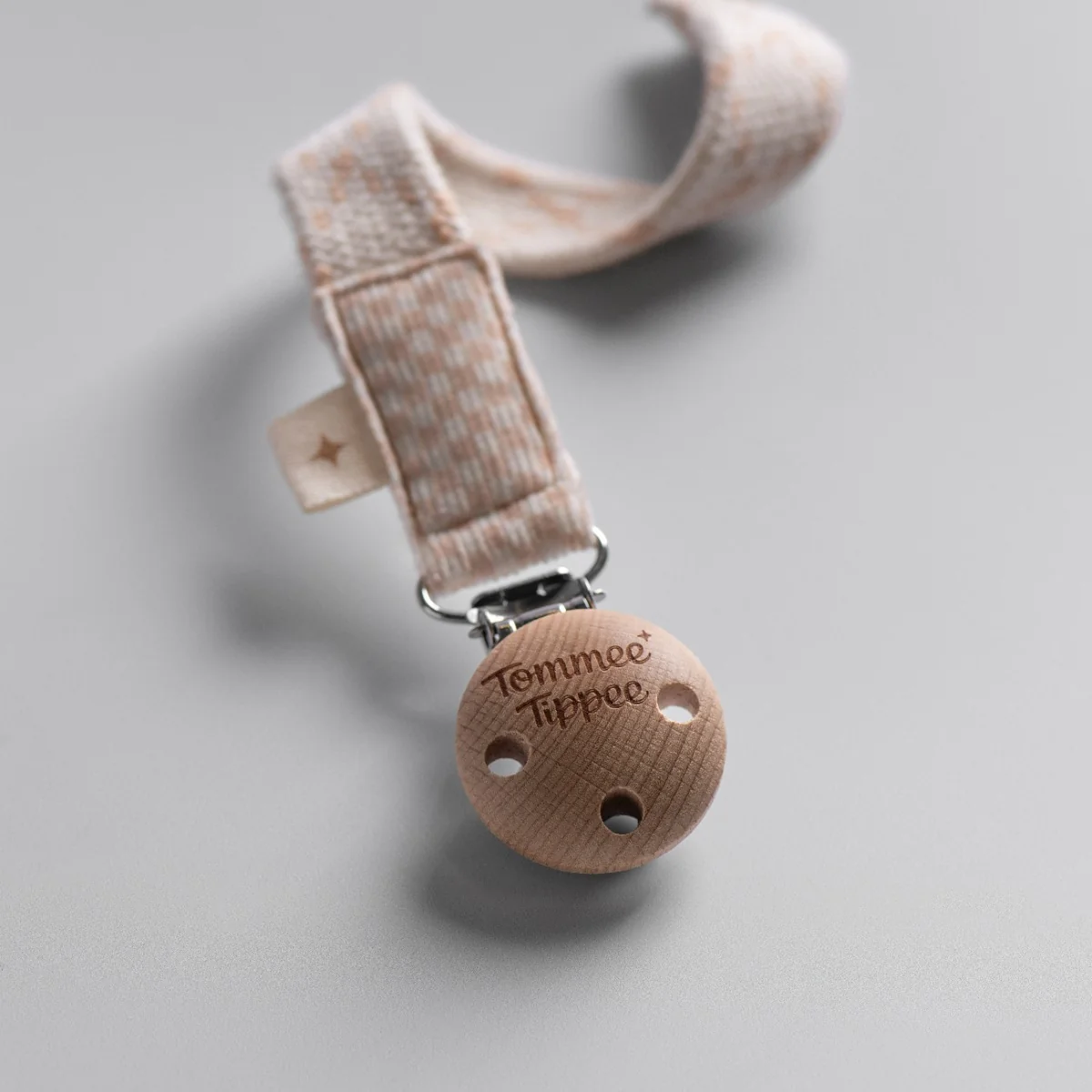 Tommee Tippee Klip na dudlík z BIO bavlny 0m+ 1 ks béžový