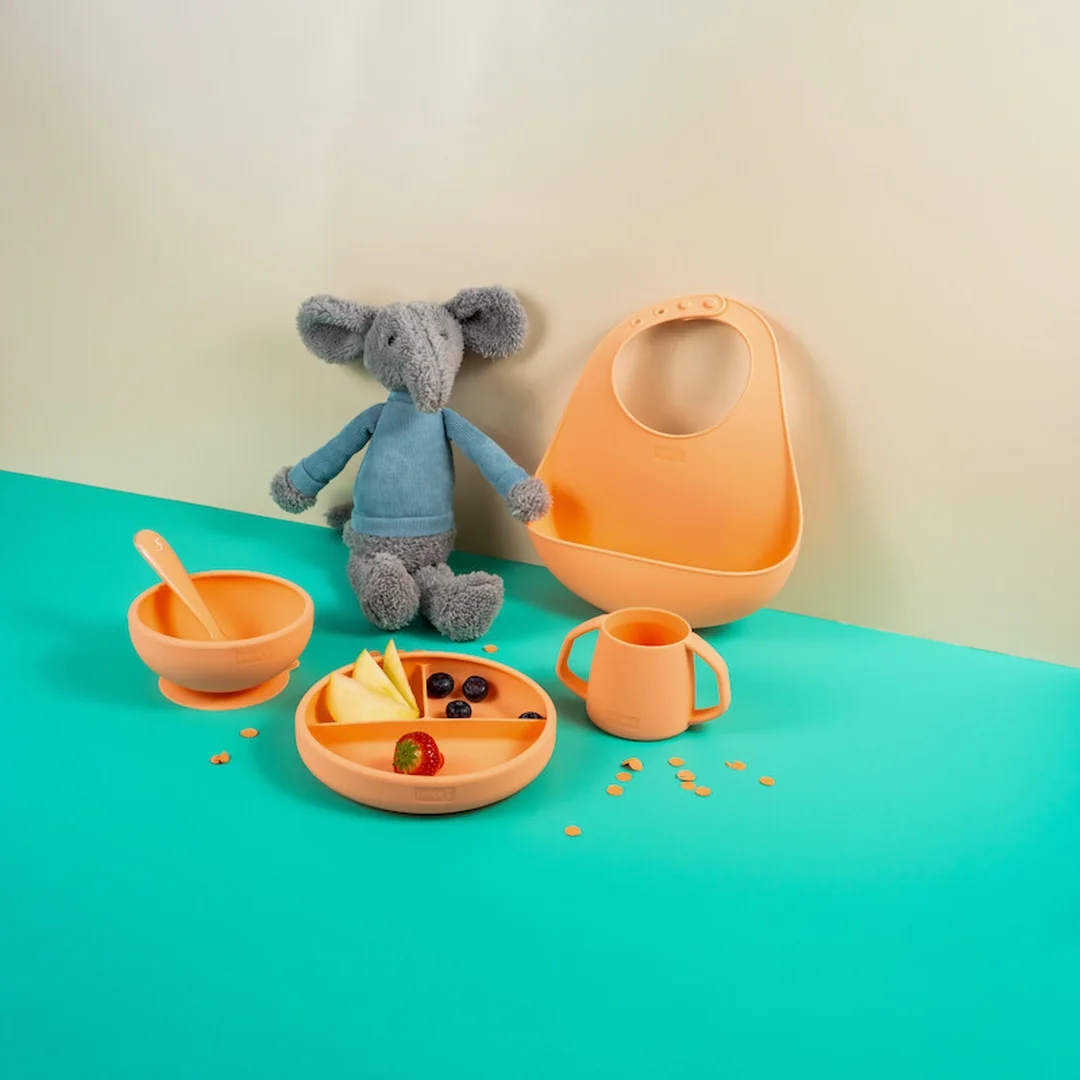 Lurch dětský silikonový bryndák apricot (00280011)