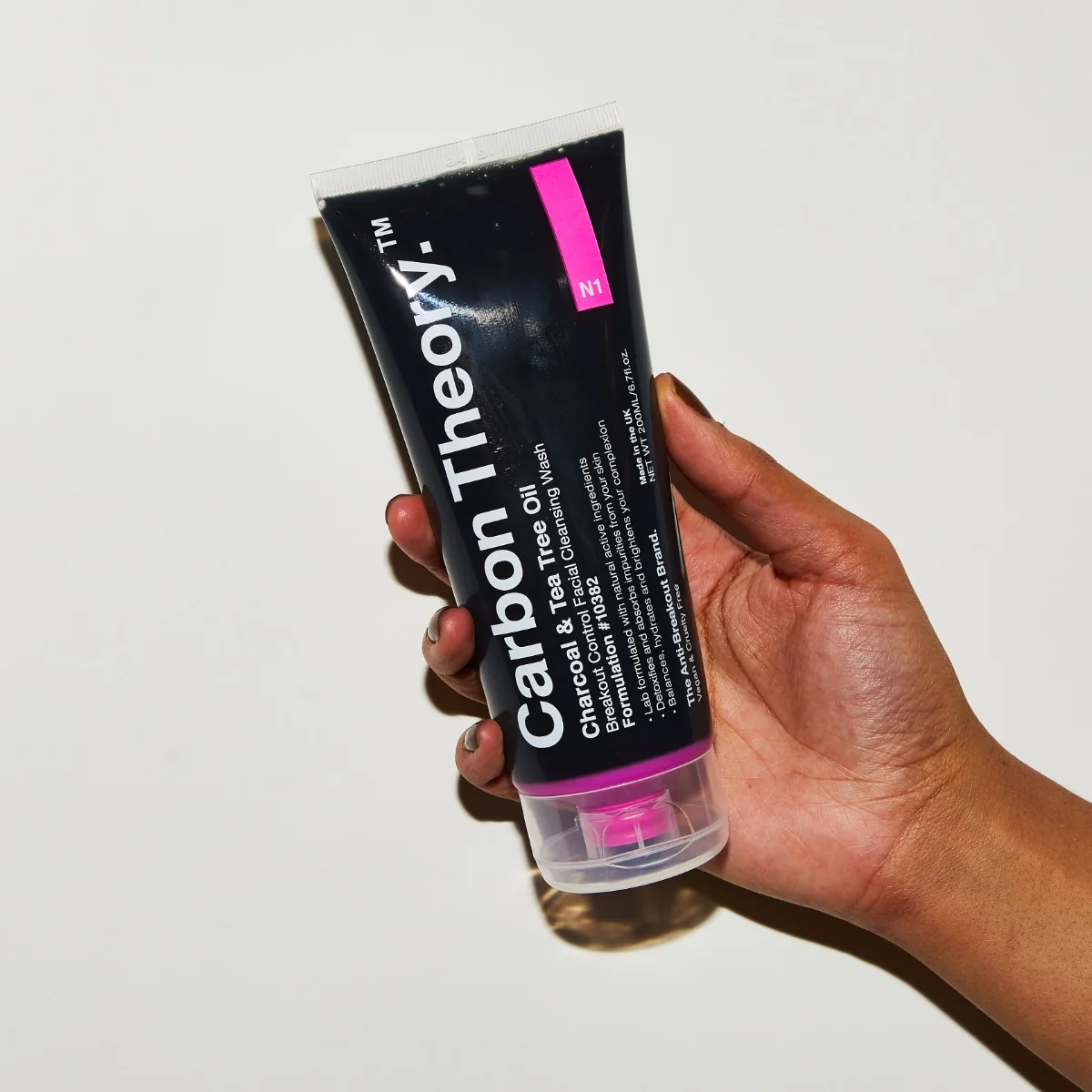 Carbon Theory Charcoal Facial Cleansing Wash čisticí gel 200 ml