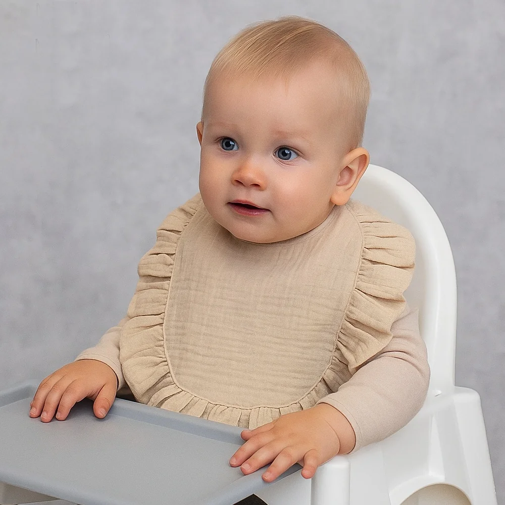 Baby Nellys Nepromokavý mušelínový bryndáček s volánkem Nature - béžový