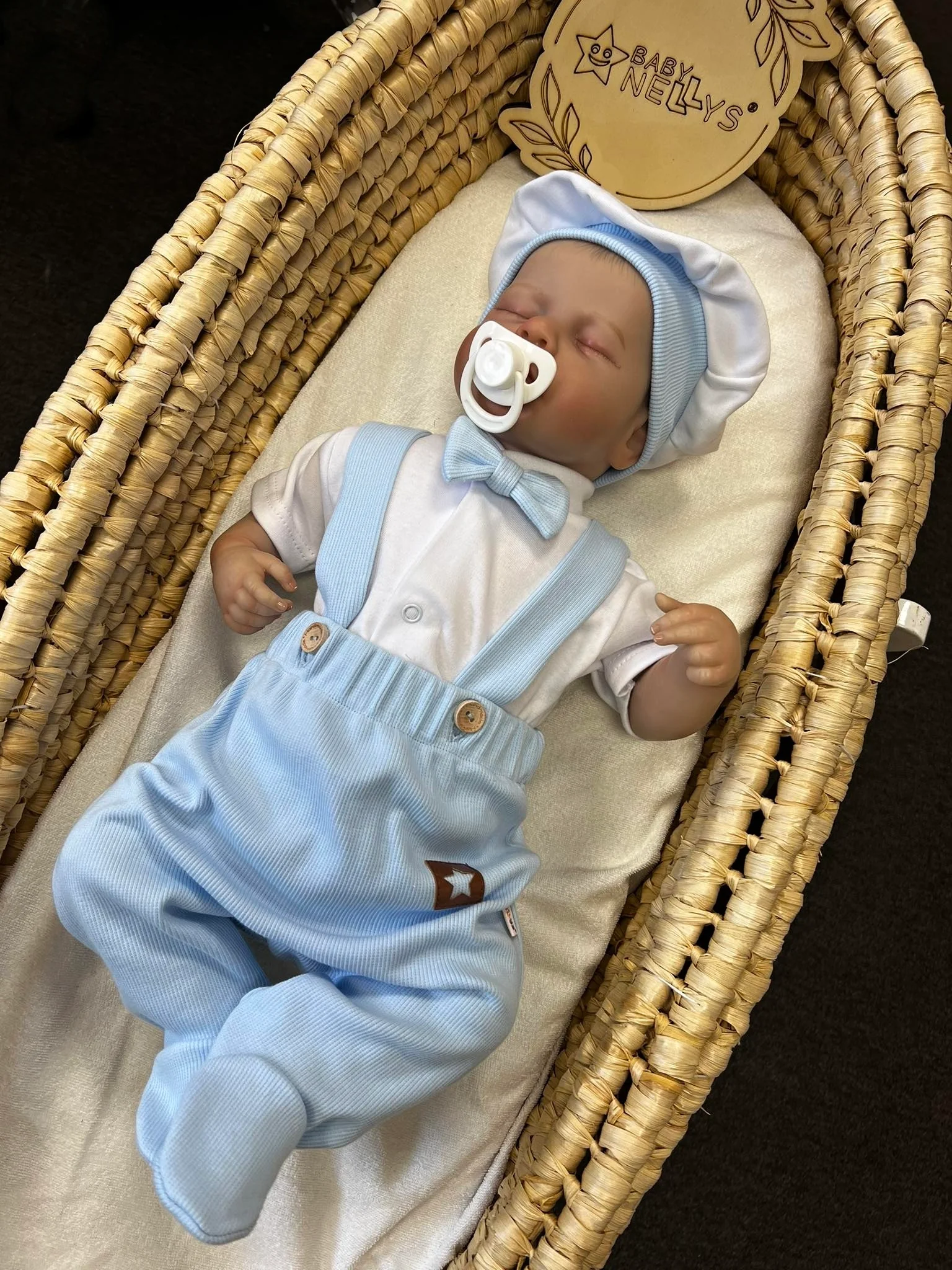 Baby Nellys Souprava Gentleman 3D, body kr. rukáv, polodupačky s láclem, čepička