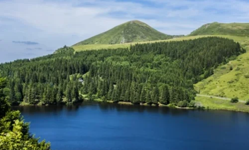 Sunar BIO. Kravičky jsou chovány na rodinných ekofarmách, v jihozápadní části Francie v oblasti Massif Central, která je proslulá nádhernou čistou přírodou.