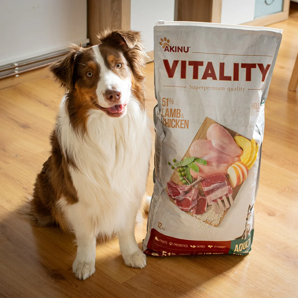 Akinu VITALITY Jehněčí & kuřecí granule krmivo pro psy středních plemen 12 kg