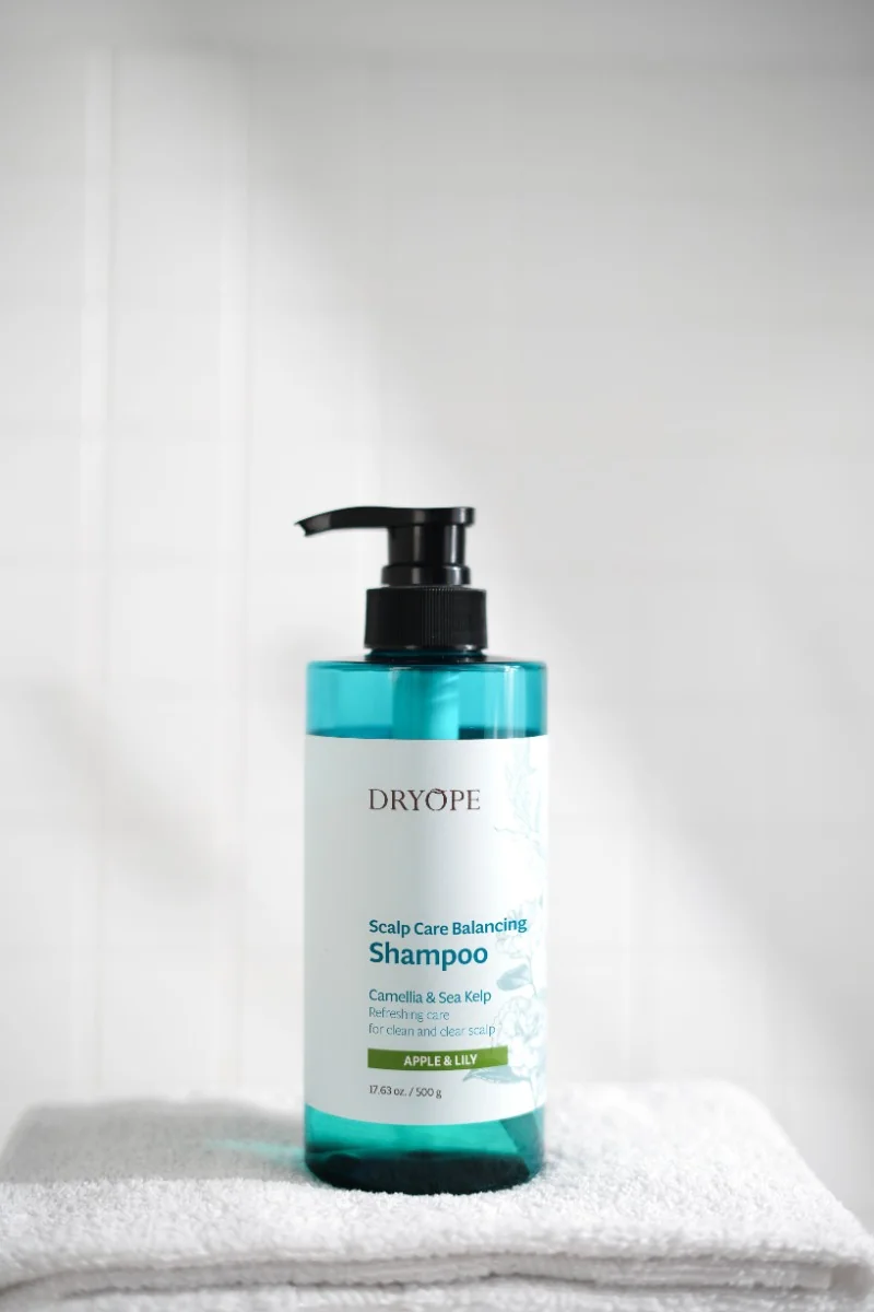 DRYOPE Apple&Lily šampon proti lupům 500 ml