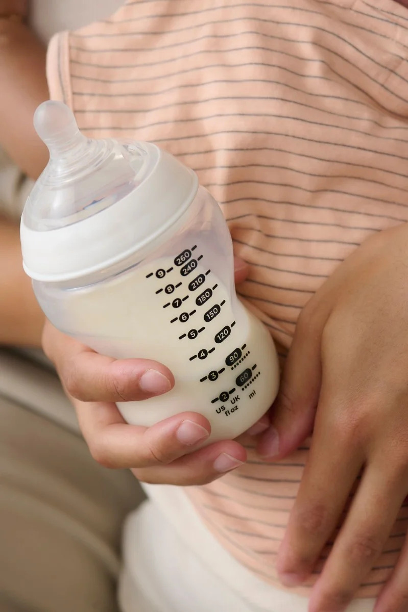 Tommee Tippee Natural Start Samosterilizační kojenecká láhev s Anti-Colic savičkou Pomalý průtok 0m+ 260 ml 1 ks čirá