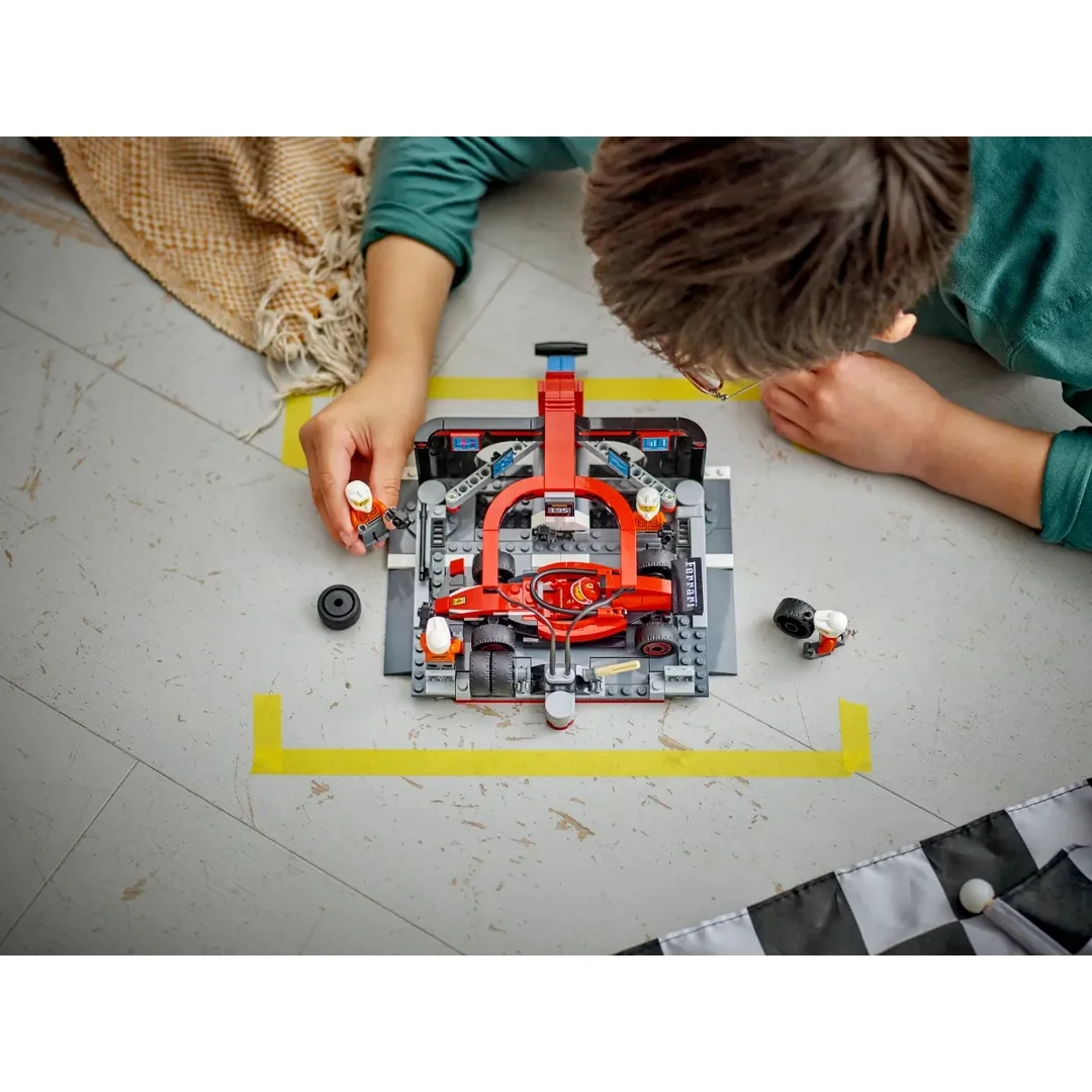 LEGO® City 60443 Zastávka v boxech F1® a personál s vozem Ferrari