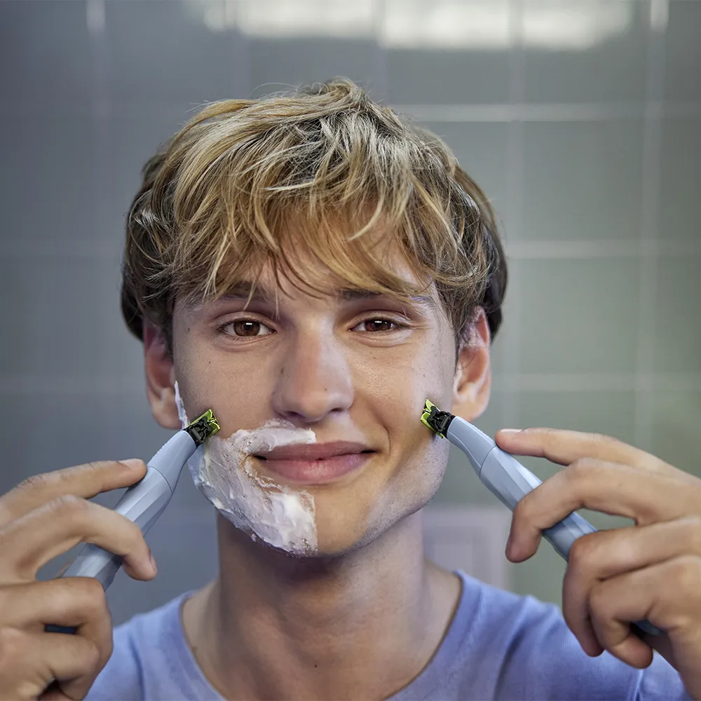 Philips OneBlade QP1324/30 First Shave zastřihovač vousů