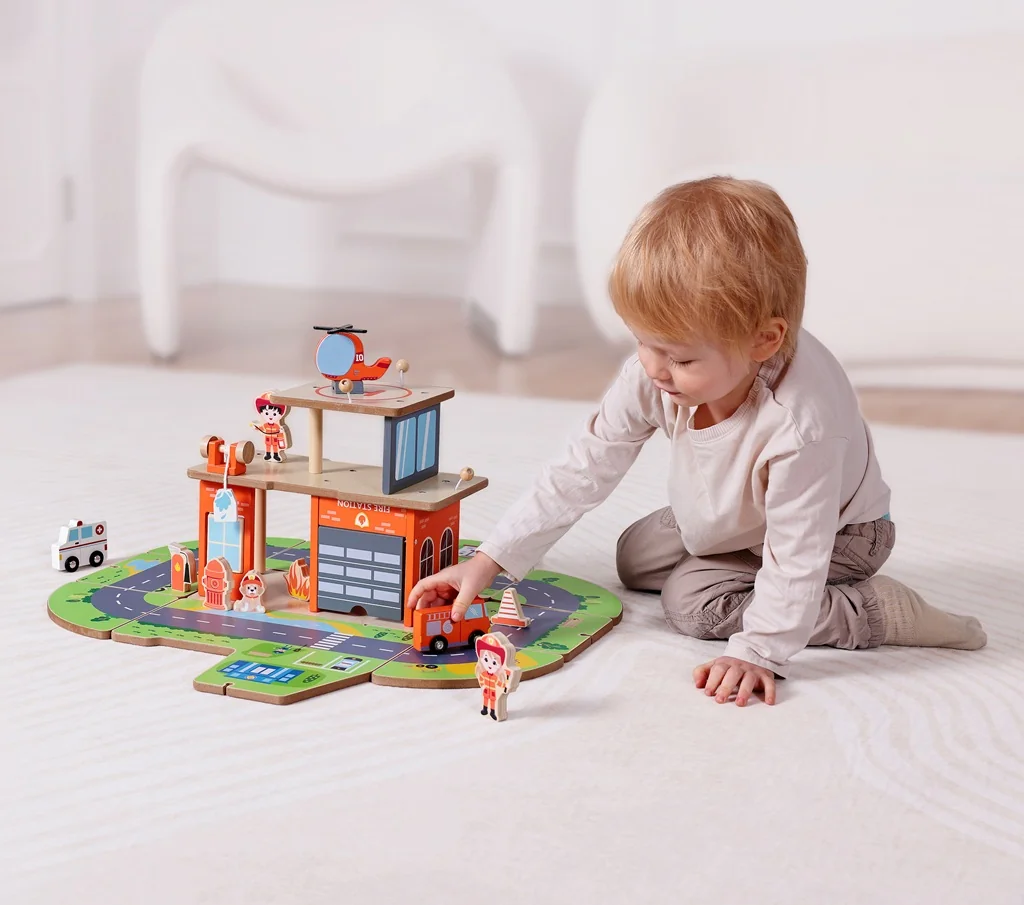 2Kids Toys Dřevěná stanice Hasiči 2 v 1
