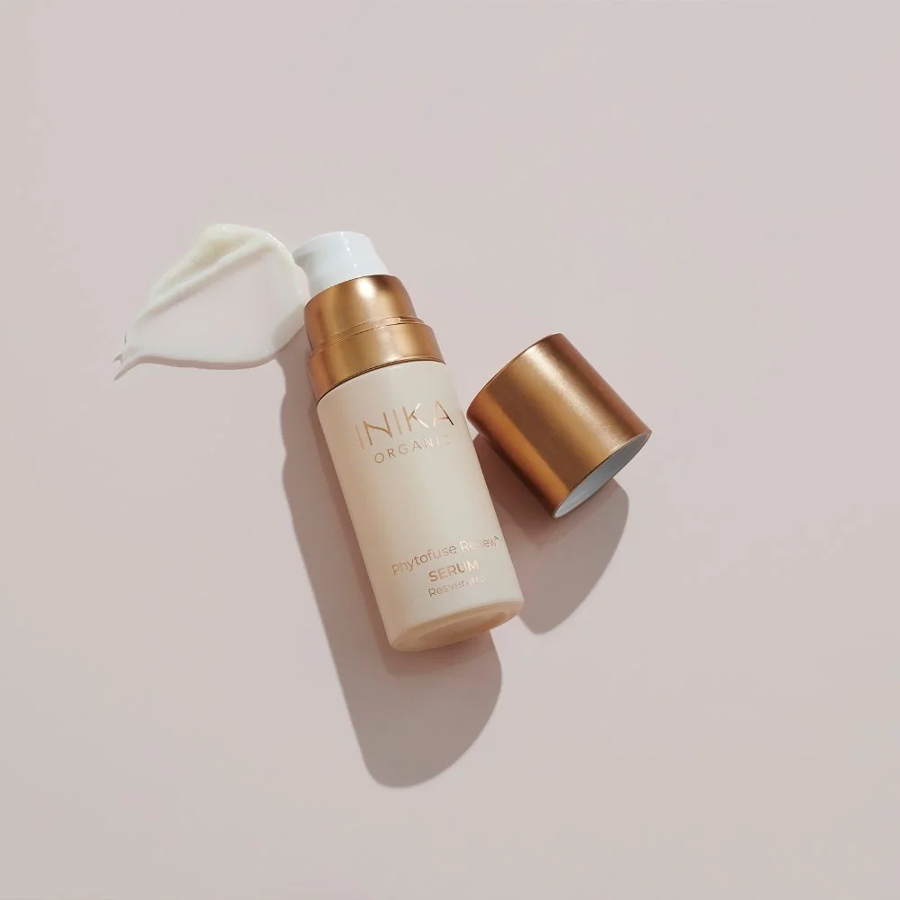 Inika Organic Obnovující pleťové sérum s Aloe a Resveratrolem 30 ml
