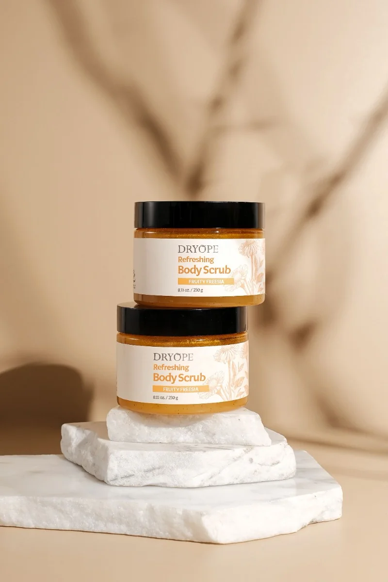 DRYOPE Fruity Freesia osvěžující body scrub 230 g