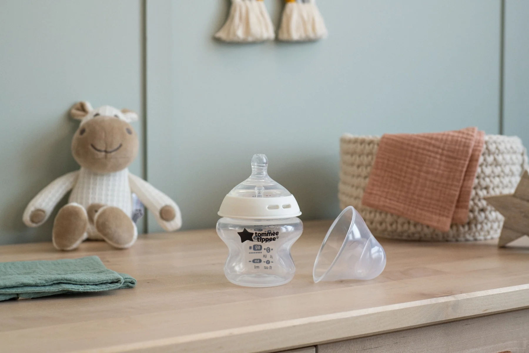 Tommee Tippee Natural Start Samosterilizační kojenecká lahev s Anti-Colic savičkou Pomalý průtok 0m+ 150 ml 1 ks