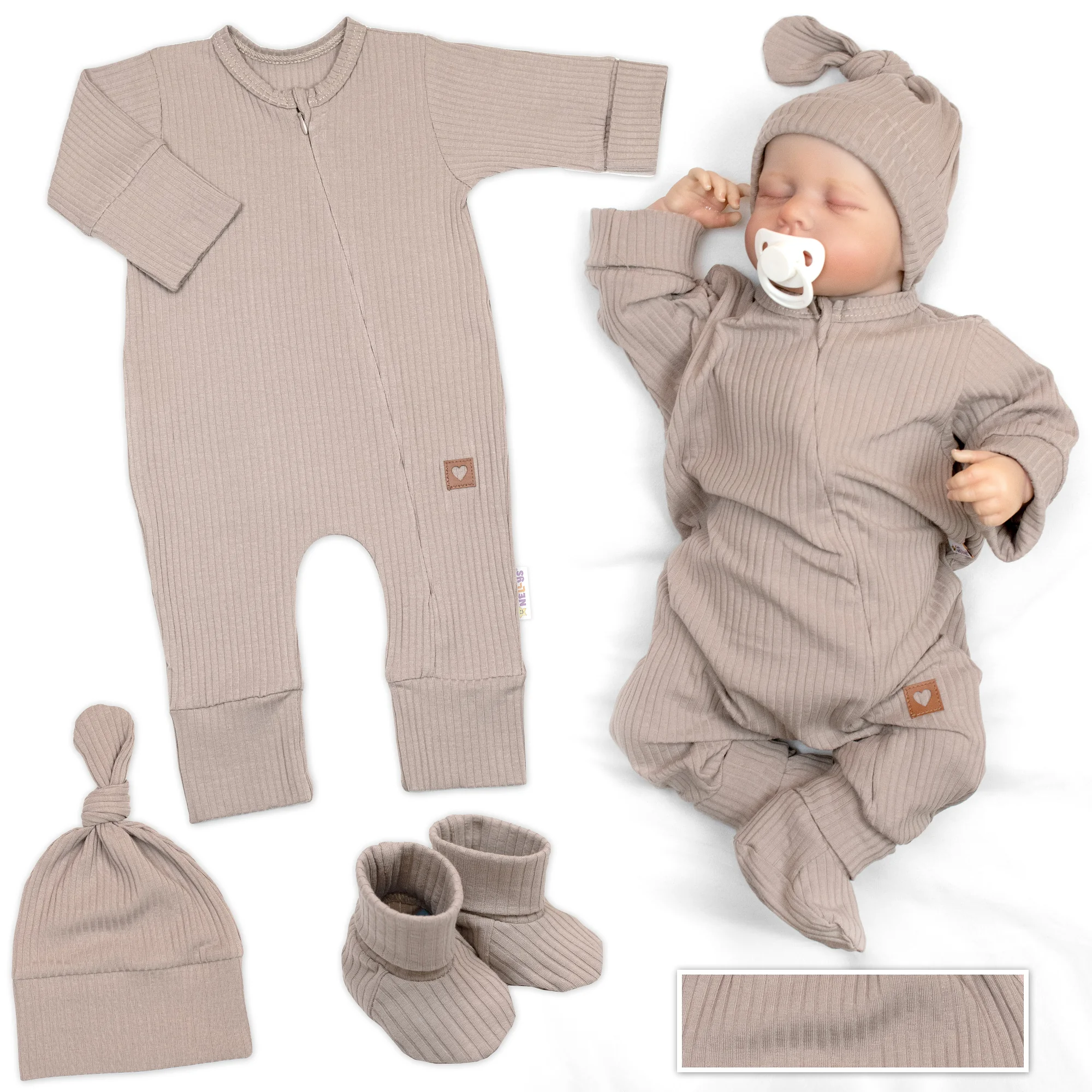Baby Nellys Rostoucí žebrovaný overálek, čepička a botičky, 3D, Nature - toffi
