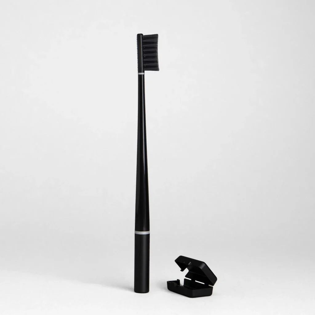 Piuma Zubní kartáček s aktivním uhlím Soft 1 ks Perfect Black