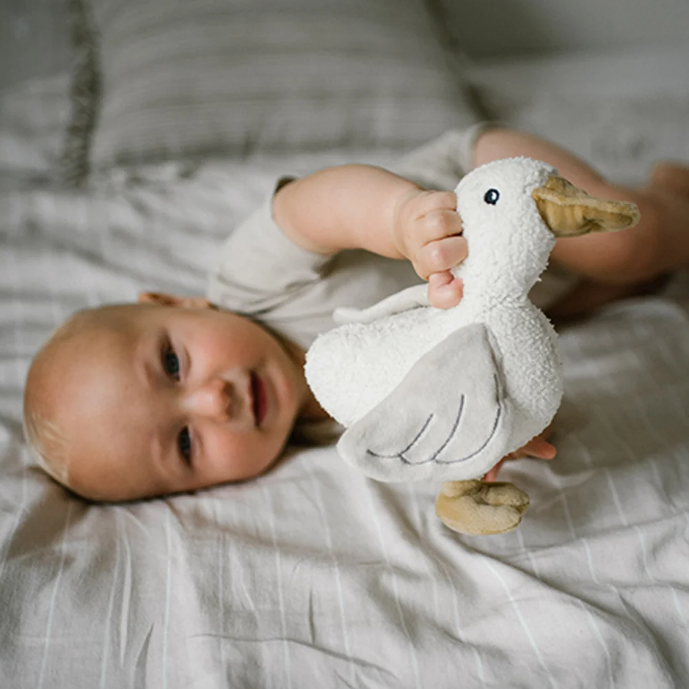 Babyono Plyšová hračka GOOSE ZOE s chrastítkem, krémová