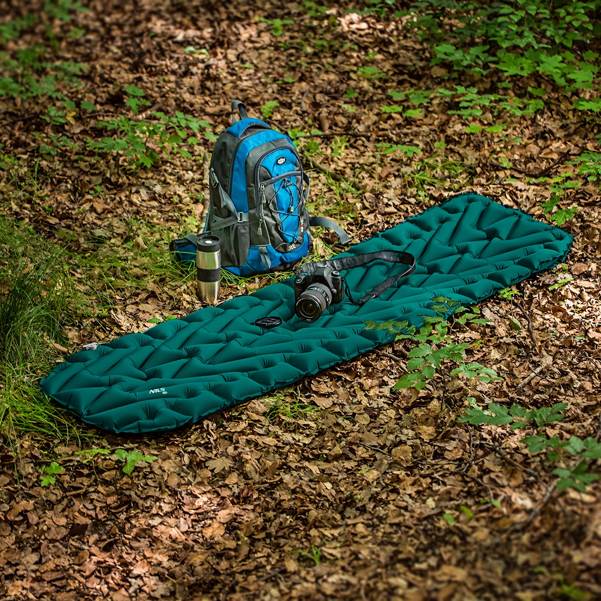 Nils Turistická karimatka NC4005 tm.zelená