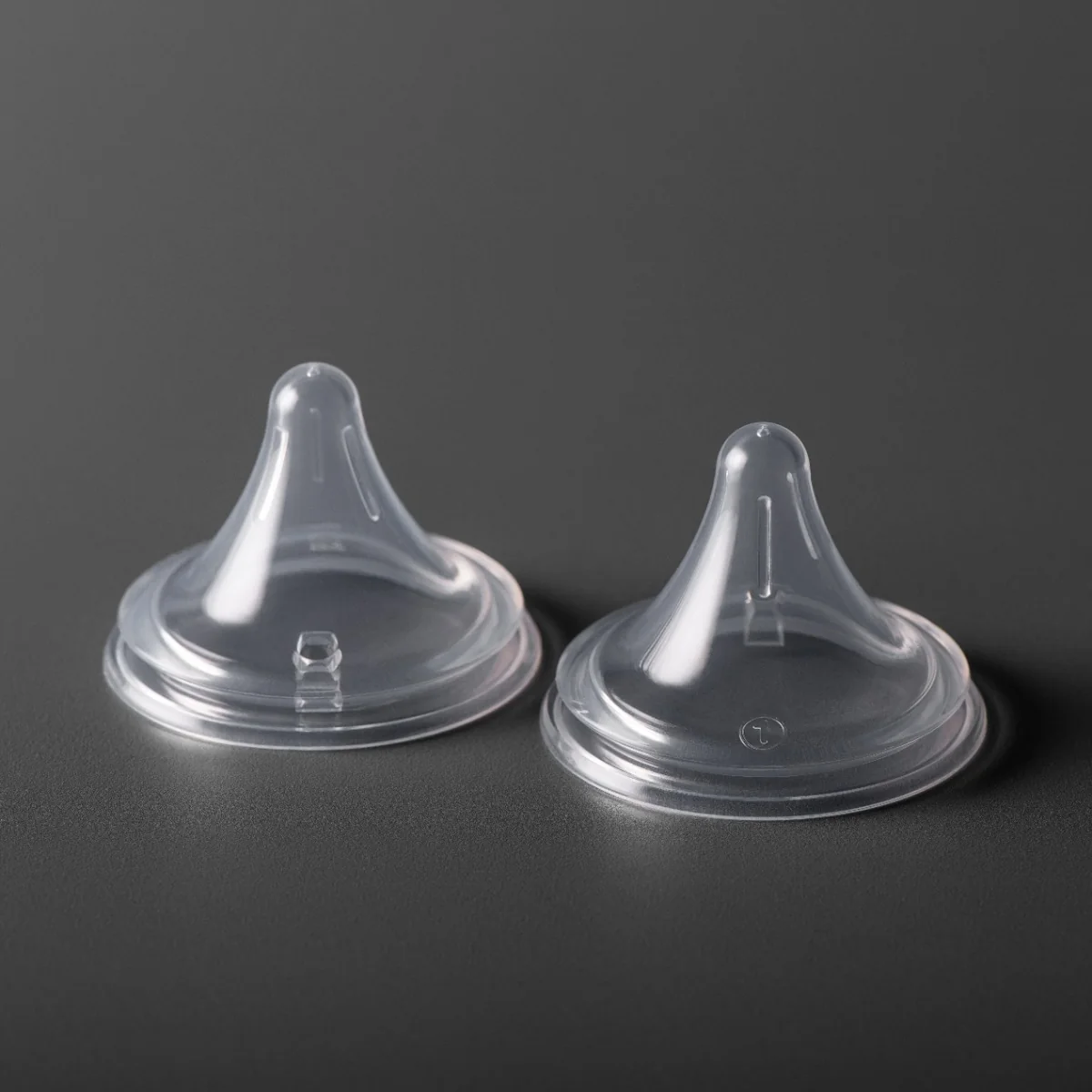 Tommee Tippee Natural Start Anti-Colic Trojúhelníková savička na lahev pomalý průtok 0m+ 2 ks