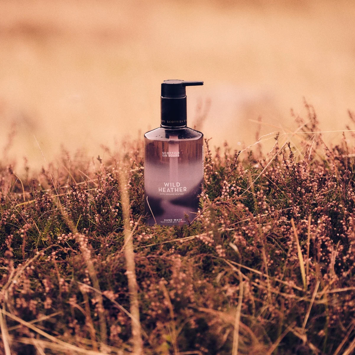 Scottish Fine Soaps Wild Heather Tekuté mýdlo na ruce 300 ml
