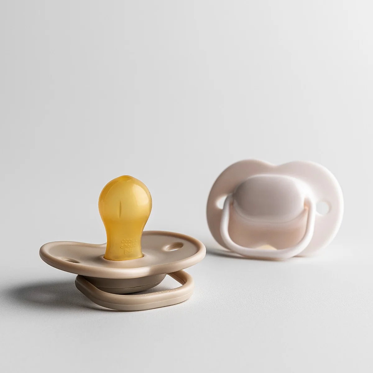 Tommee Tippee Dudlík Cherry latex 0-6m 2 ks bílá-hnědá