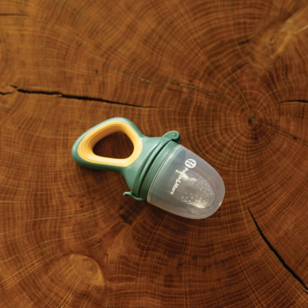 Petite&Mars Dudlík silikonový na krmení Fruzi 6m+ Green&Ochre