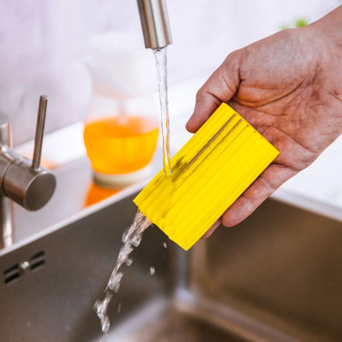 Scrub Daddy Houbička na utírání prachu Damp Duster 1 ks žlutá