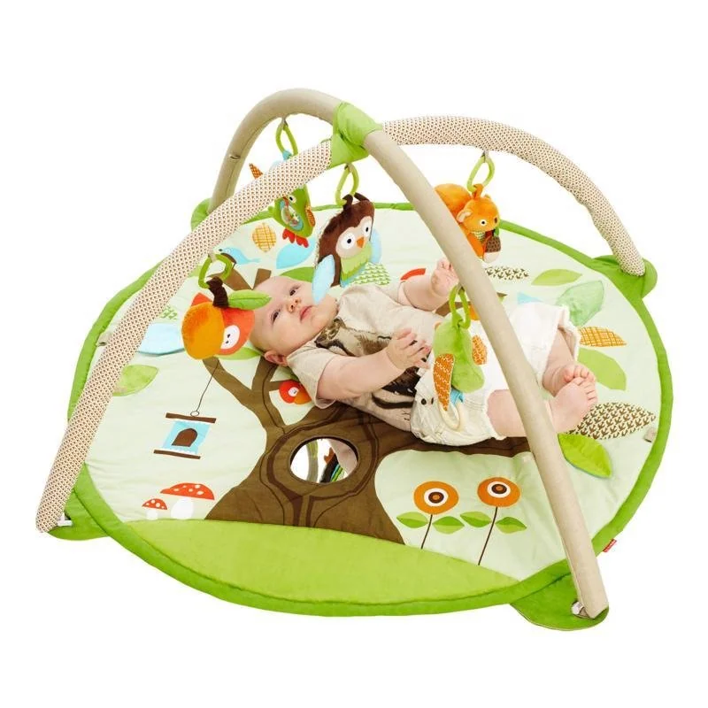 SKIP HOP Deka na hraní 5 hraček, polštářek Treetop Friends green-brown 0m+