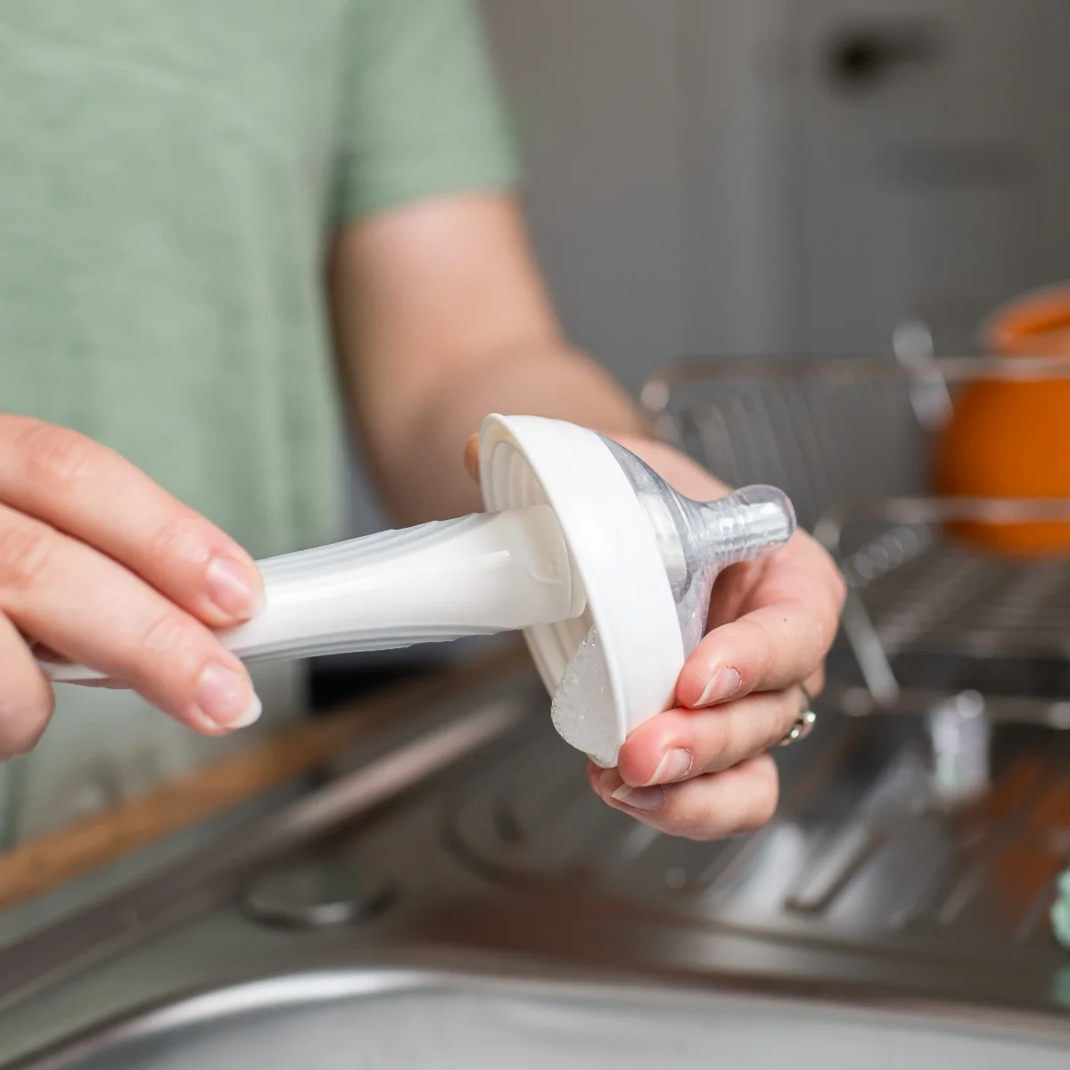 Tommee Tippee Kartáč 2v1 na čištění lahví a saviček 1 ks