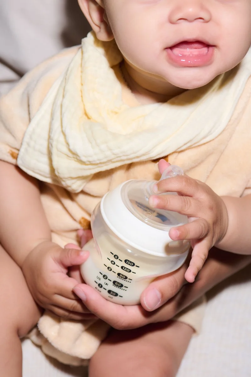 Tommee Tippee Natural Start Samosterilizační kojenecká láhev s Anti-Colic savičkou Pomalý průtok 0m+ 260 ml 1 ks čirá