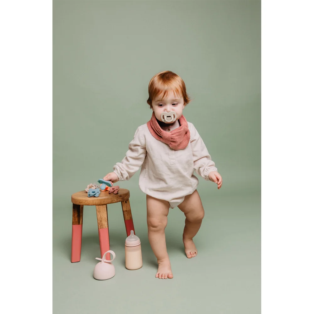 Suavinex Colour Essence Fyziologický dudlík 6–18m 1 ks fialový