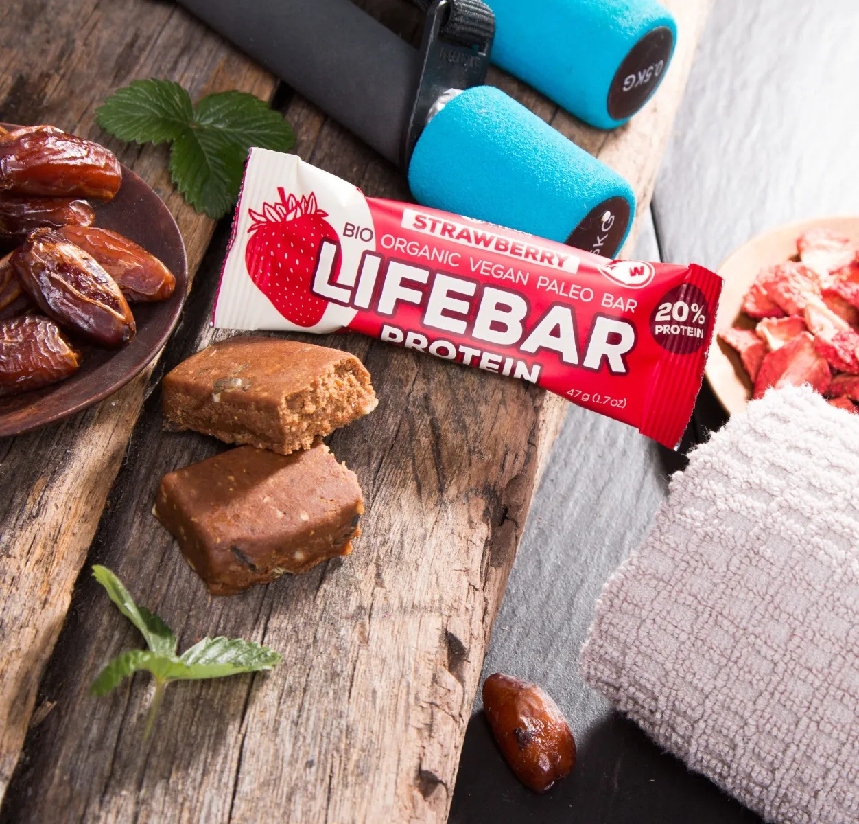 LifeFood Lifebar Protein tyčinka Strawberry BIO 47 g