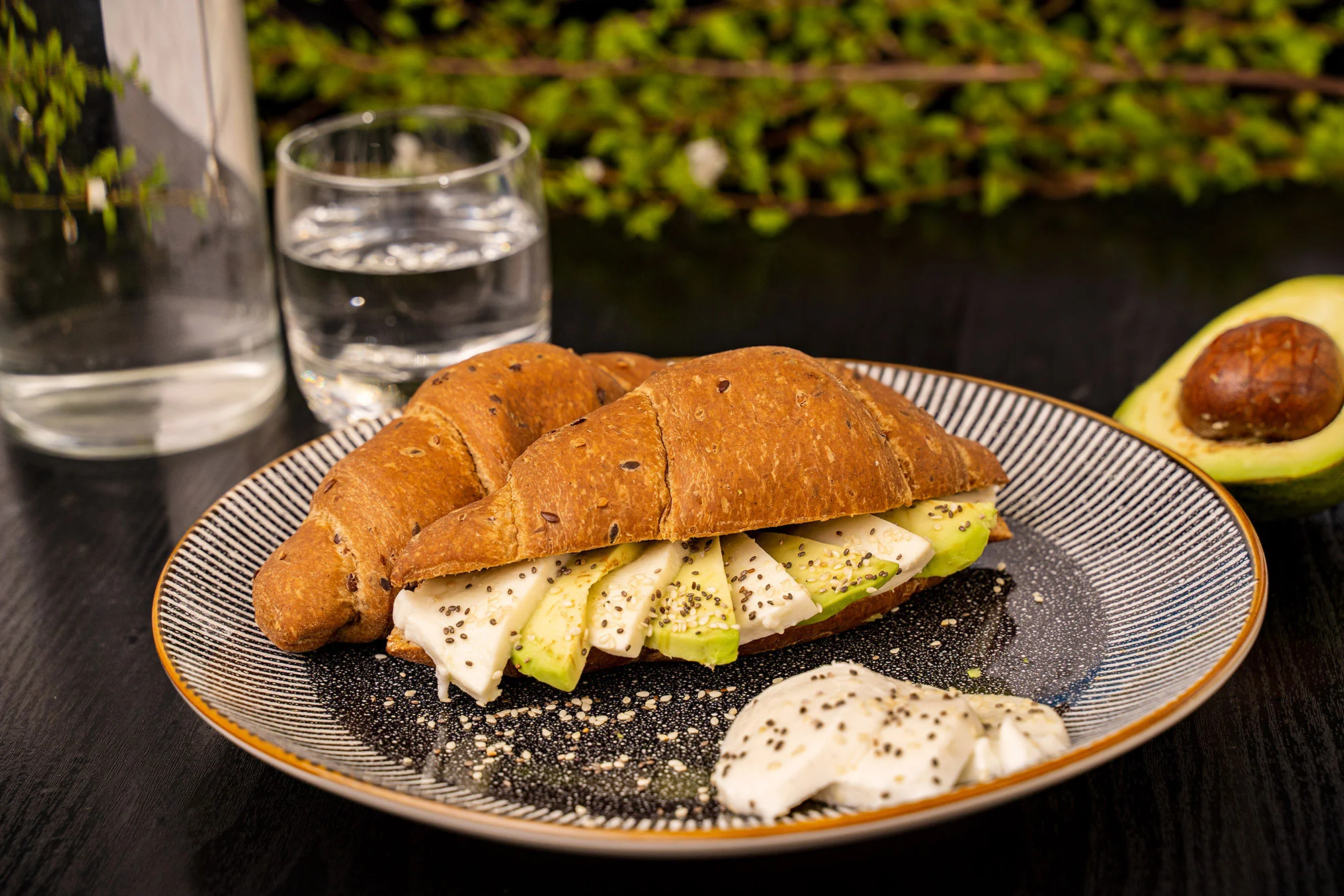 KetoDiet Slaný proteinový croissant - cereální (1 ks - 1 porce) 