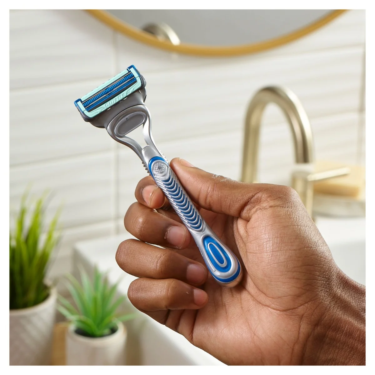 Gillette Skinguard Sensitive pánský holicí strojek + 2 hlavice