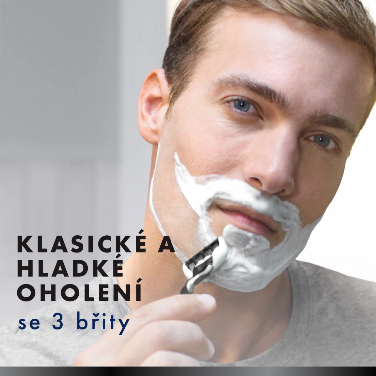Gillette Xmass sada holicí strojek + 2 hlavice, ponožky a gel na holení 200 ml