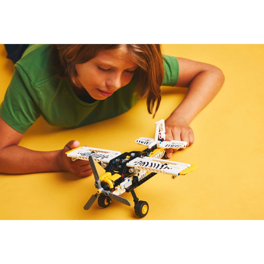 LEGO® Technic™ 42198 Letadlo do vzdálených oblastí